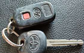 88LPOO65 TOYOTA Remote Control Keyless Transmitter Fccid